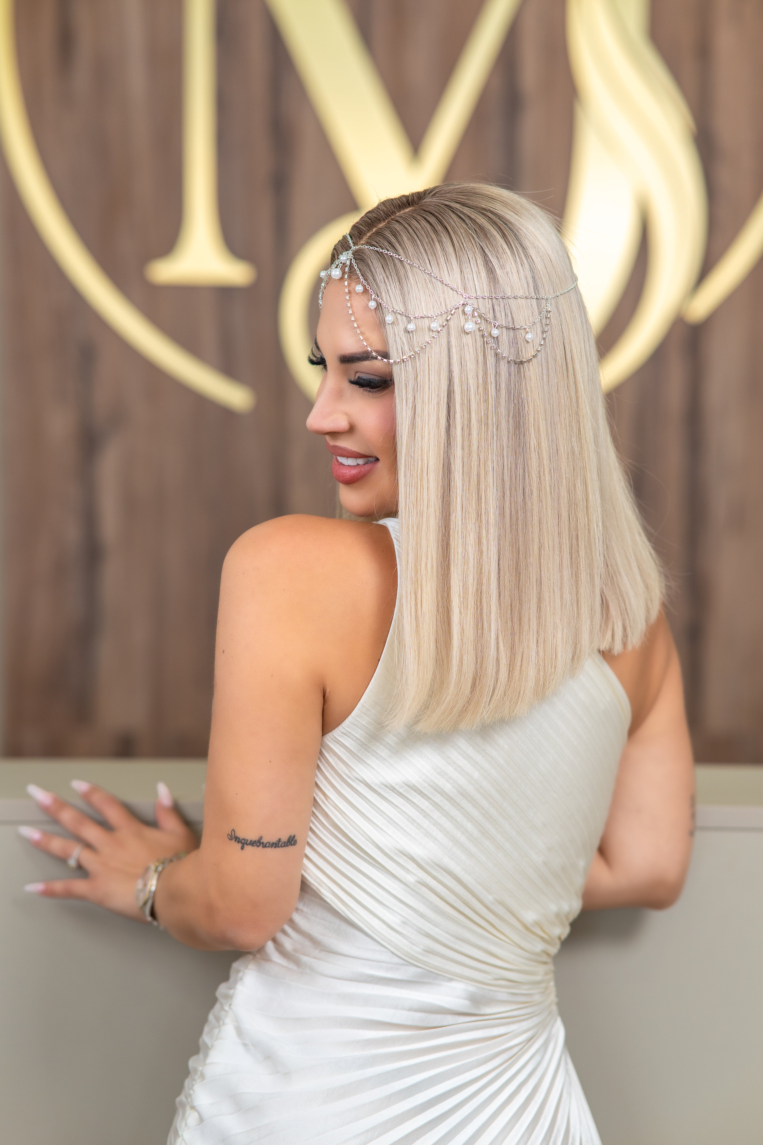 Farrah Wig | The Classic